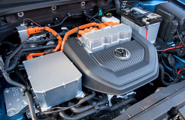 Электрический Volkswagen e-Golf 2015