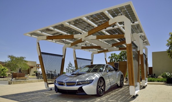 Подзарядка электромобилей BMW i3 и i8 от солнечных батарей